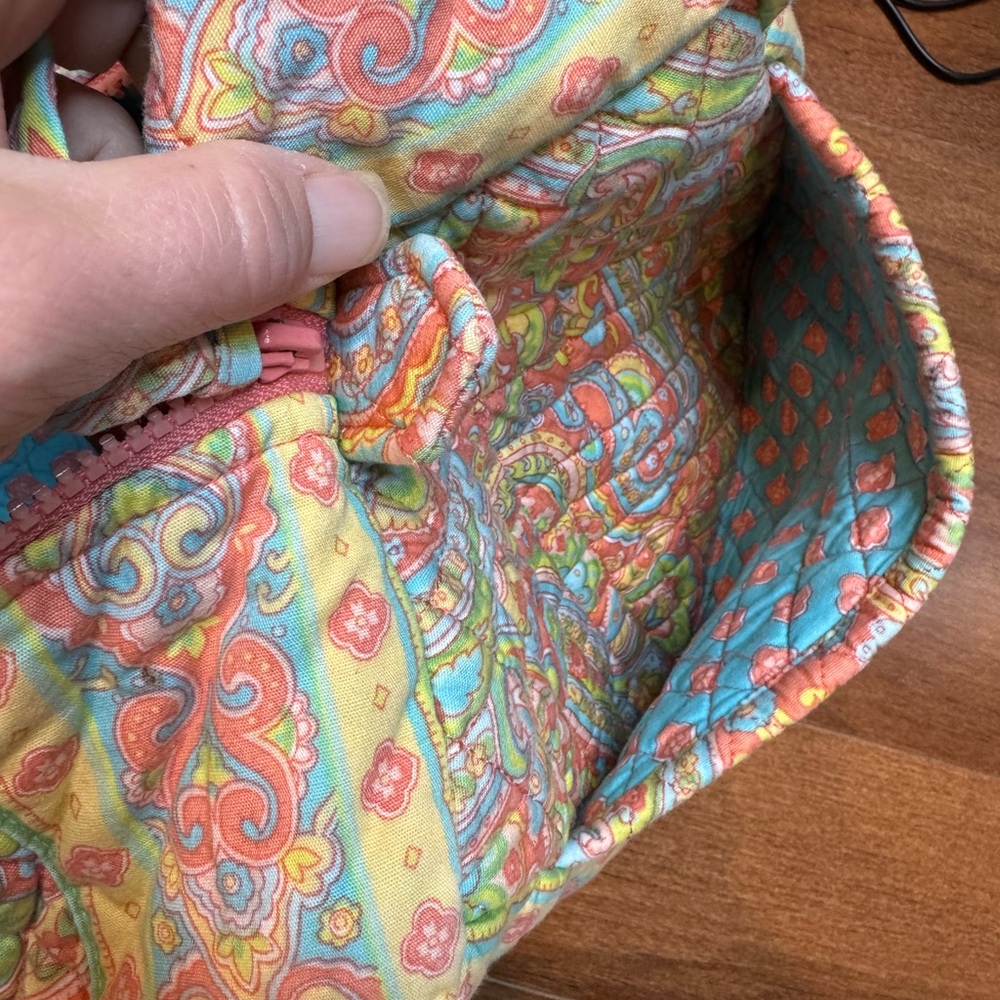 QK TANGIERS Quilted Duffel Bag in a Paisley Pattern - Picture 6 of 10